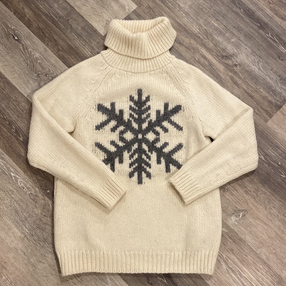 Turtle neck snowflake sweater - Picture 4 of 9